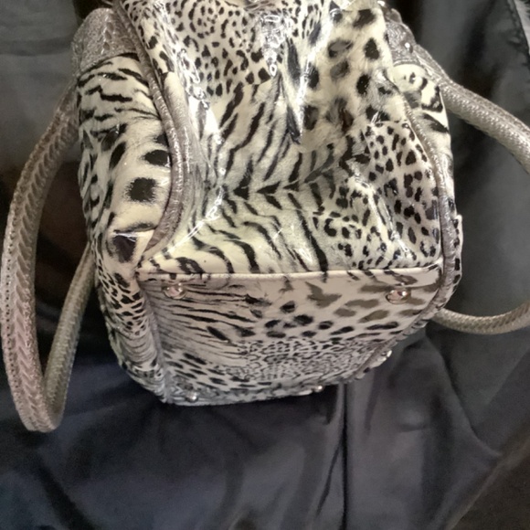 EUC animal leopard cheetah black/white shoulder bag beauty - Picture 15 of 17